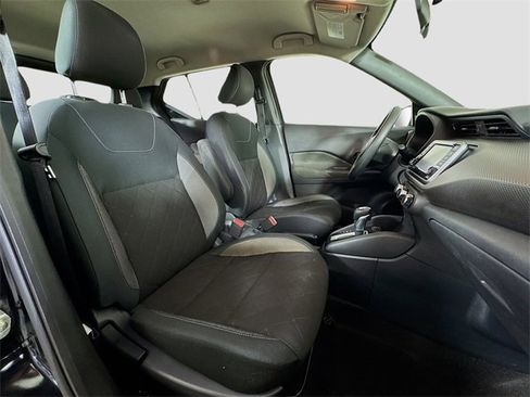 Used 2020 Nissan Kicks S image 29
