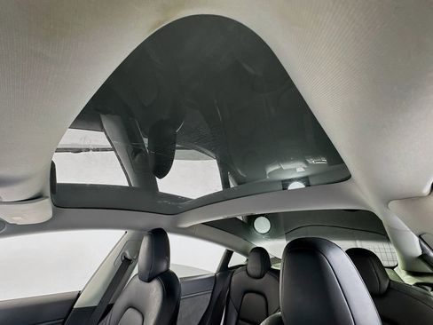 Used 2018 Tesla Model 3 Long Range image 13