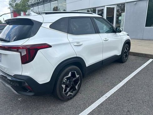 Certified 2025 Kia Seltos EX w/ EX Sunroof Package FWD image 3