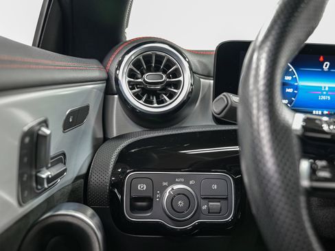 Used 2025 Mercedes-Benz CLA 250 4MATIC image 17