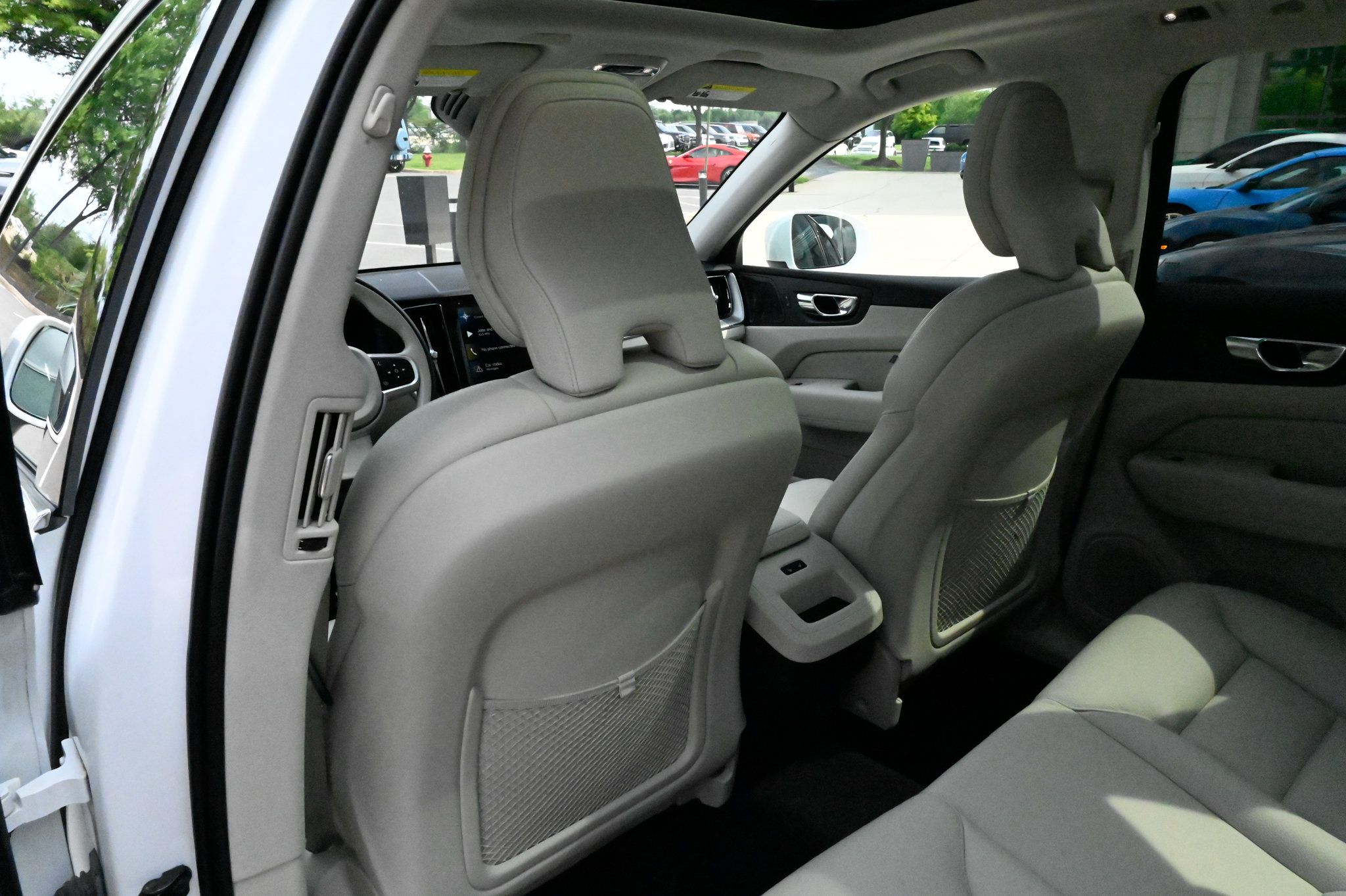 Used 2019 Volvo XC60 T5 Momentum w/ Multimedia Package AWD/4WD image 36