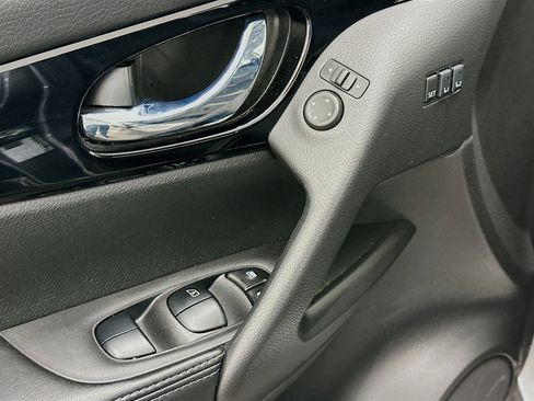 Used 2022 Nissan Rogue Sport SL w/ Premium Package image 15