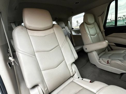 Used 2015 Cadillac Escalade Luxury AWD/4WD image 19