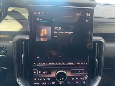 Used 2024 GMC Acadia AT4 w/ Luxury Package image 25