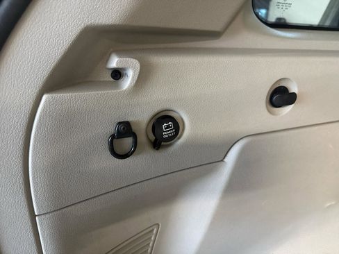 Used 2005 Jeep Grand Cherokee Limited image 49