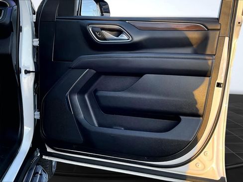 Used 2023 GMC Yukon SLE image 29