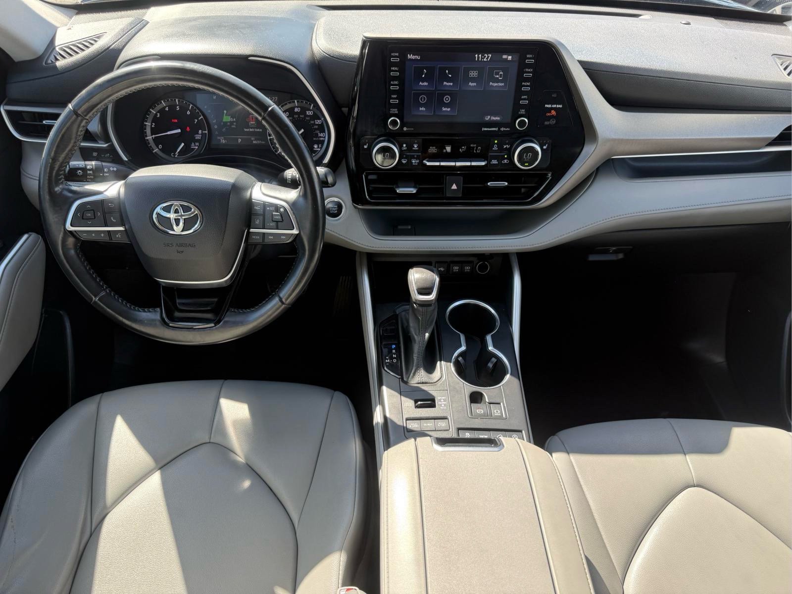 Used 2021 Toyota Highlander XLE AWD/4WD image 21