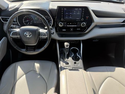 Used 2021 Toyota Highlander XLE AWD/4WD image 21