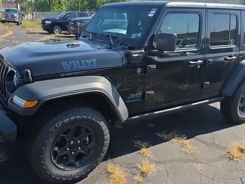 Used 2023 Jeep Wrangler Unlimited w/ Cold Weather Group AWD/4WD image 3