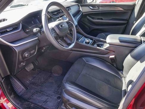 Used 2024 Jeep Grand Cherokee Altitude image 17