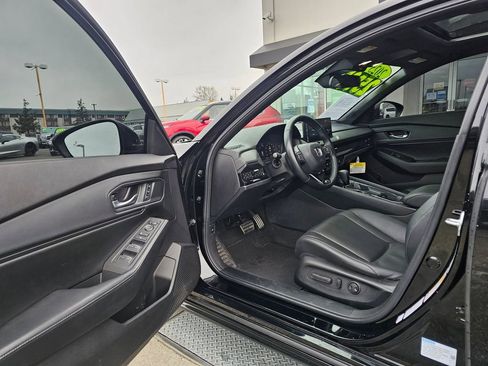 Used 2025 Honda Accord Sport image 16