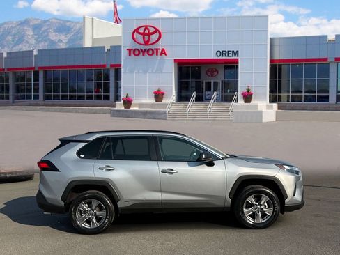 Used 2024 Toyota RAV4 LE AWD/4WD image 3