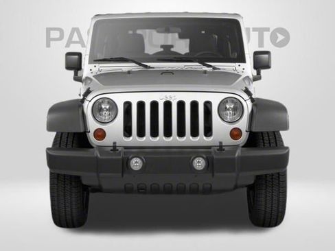Used 2012 Jeep Wrangler Unlimited Sahara AWD/4WD image 5