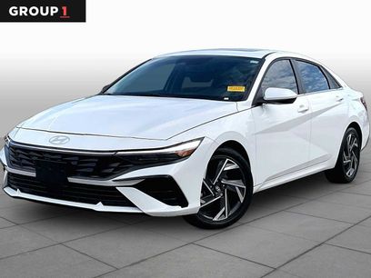 Used 2025 Hyundai Elantra SEL w/ Cargo Package