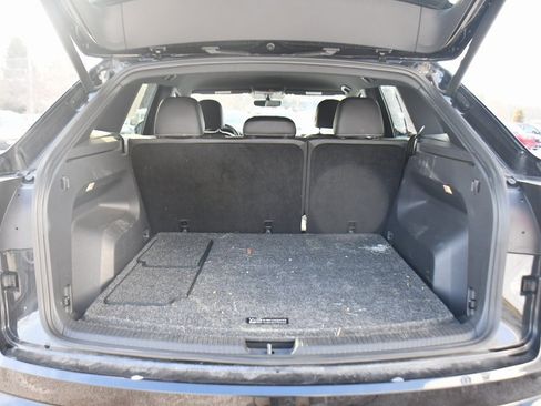 Used 2022 Volkswagen Atlas Cross Sport SE image 18