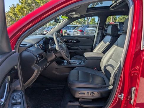 Used 2023 Chevrolet Traverse RS image 5