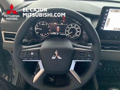 New 2026 Mitsubishi Outlander SE FWD image 17