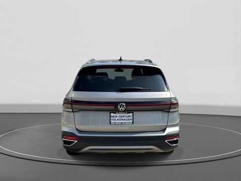 New 2026 Volkswagen Taos SE FWD image 4