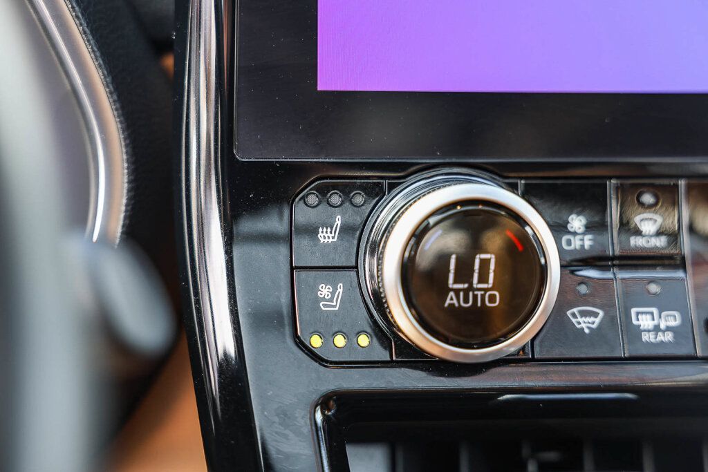Used 2023 Toyota Highlander Platinum AWD/4WD image 18