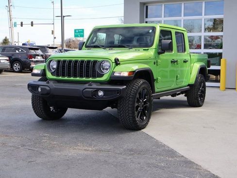 Used 2025 Jeep Gladiator Sport image 3