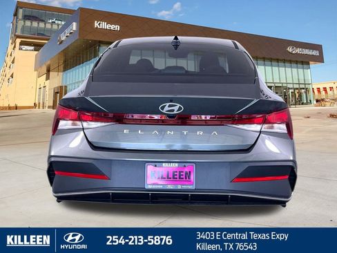 Used 2025 Hyundai Elantra SE image 8
