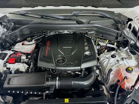 Used 2022 Alfa Romeo Stelvio Ti image 34