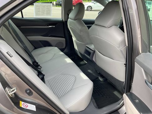 Used 2018 Toyota Camry SE w/ Moonroof Package FWD image 35