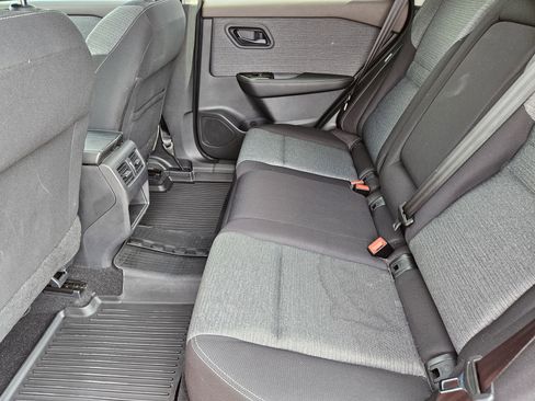 Used 2022 Nissan Rogue S image 28