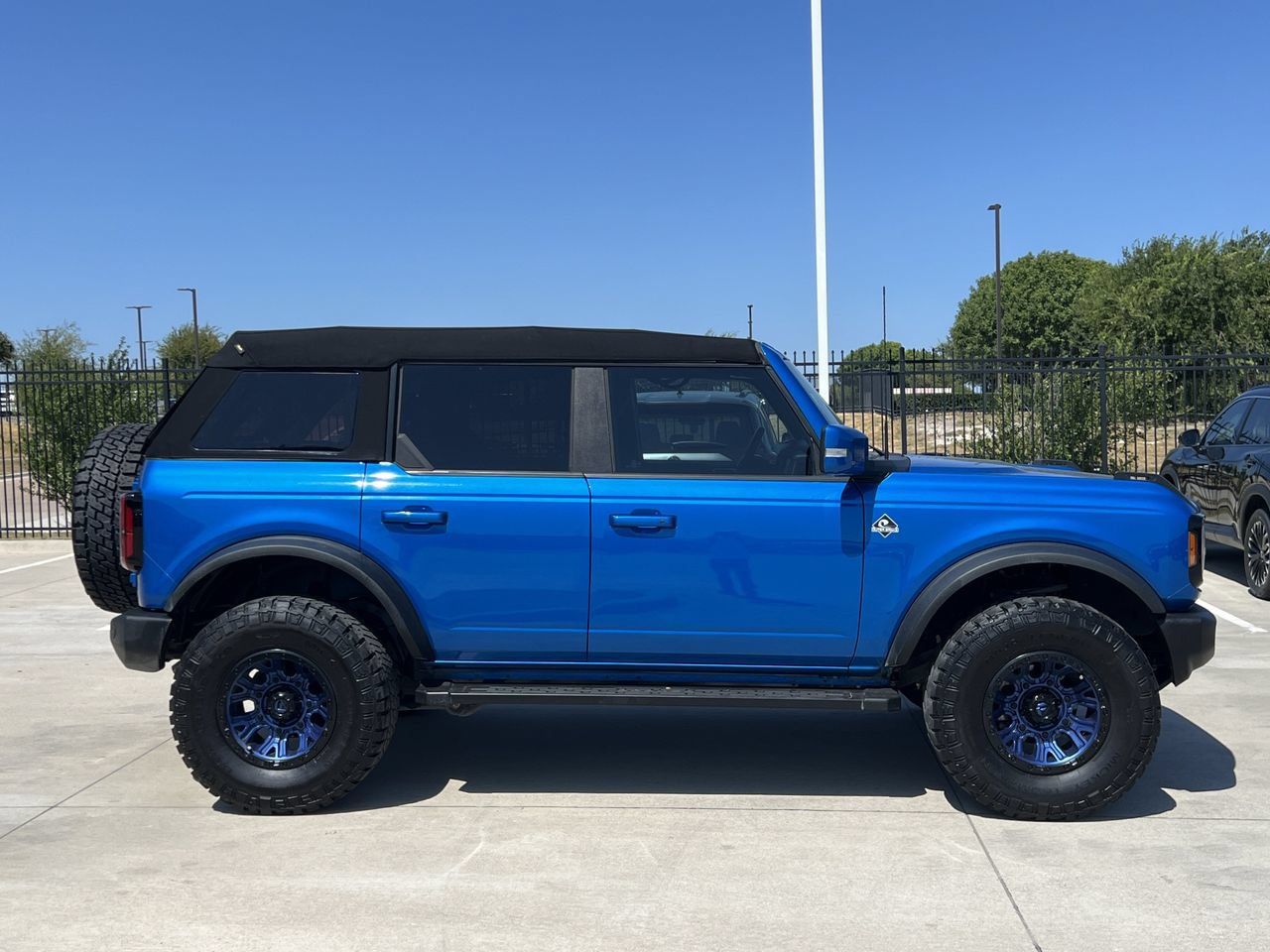 Used 2023 Ford Bronco Outer Banks w/ Sasquatch Package AWD/4WD image 3