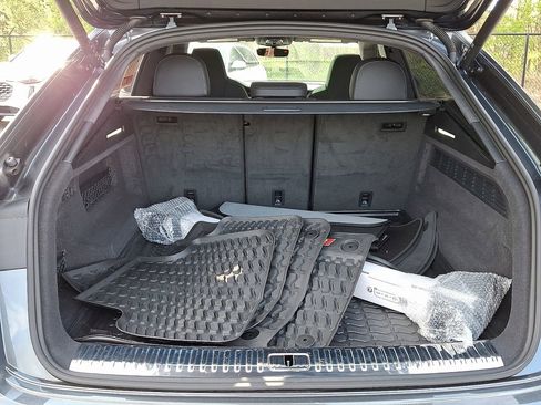 Used 2024 Audi SQ8 Prestige AWD/4WD image 30