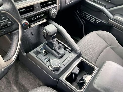 Used 2025 Toyota 4Runner SR5 AWD/4WD image 18