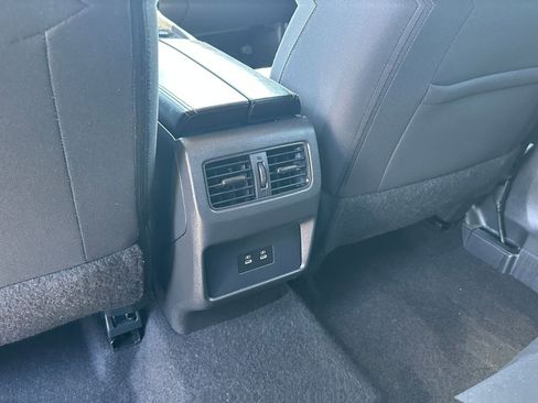 Used 2025 Nissan Rogue SV FWD image 24