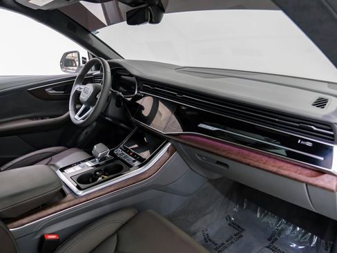 Used 2024 Audi Q8 Prestige image 12
