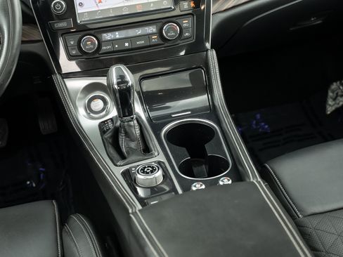 Used 2017 Nissan Maxima Platinum w/ Medallion Package FWD image 10