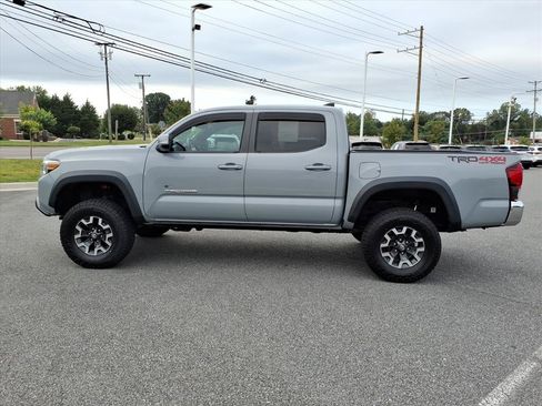 Used 2019 Toyota Tacoma TRD Off-Road AWD/4WD image 14