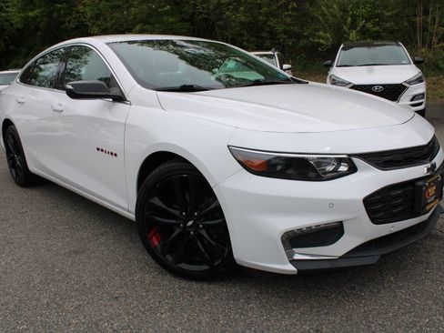 Used 2018 Chevrolet Malibu LT w/ Driver Confidence Package FWD image 4