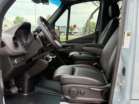 Used 2023 Mercedes-Benz Sprinter 2500 image 16