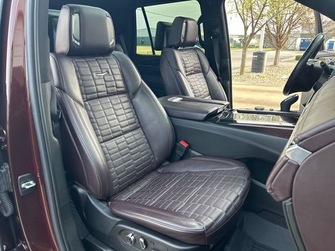 Used 2023 Cadillac Escalade Sport Platinum w/ LPO, ONYX Package image 64