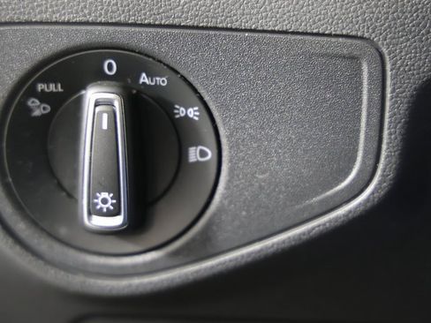 Used 2020 Volkswagen Atlas Cross Sport SEL image 25