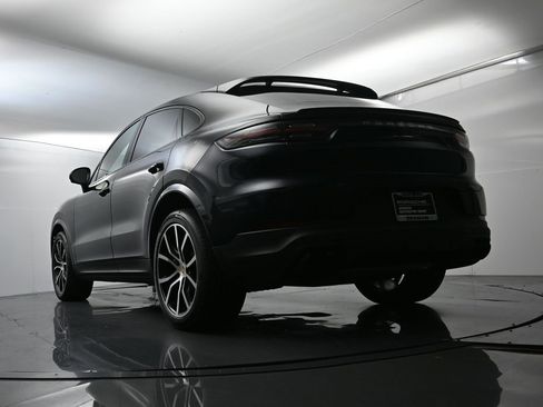 Used 2023 Porsche Cayenne Platinum Edition image 52