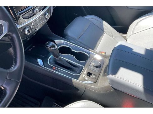 Used 2020 Chevrolet Traverse Premier AWD/4WD image 19