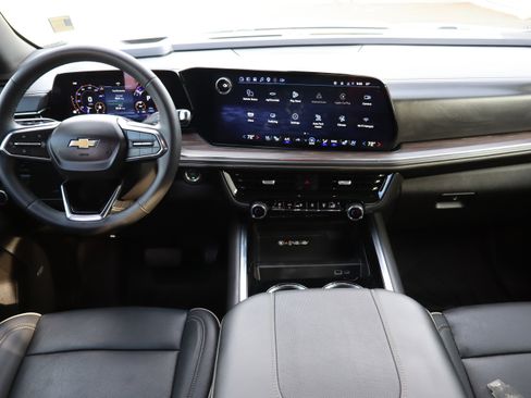 Used 2025 Chevrolet Tahoe Premier image 16