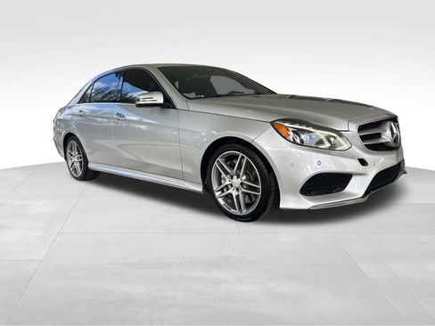 Used 2014 Mercedes-Benz E 550 4MATIC Sedan image 2