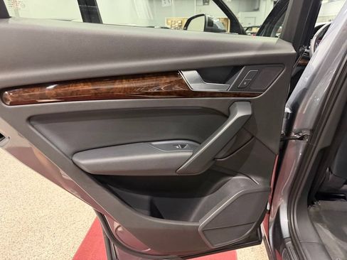 Used 2018 Audi Q5 2.0T Premium Plus w/ Premium Plus Package AWD/4WD image 22