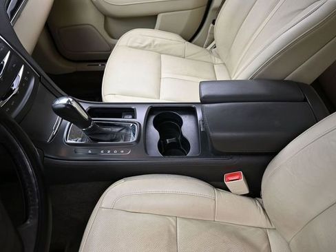 Used 2013 Lincoln MKS FWD image 25