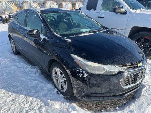 Used 2017 Chevrolet Cruze LT w/ Convenience Package image 2