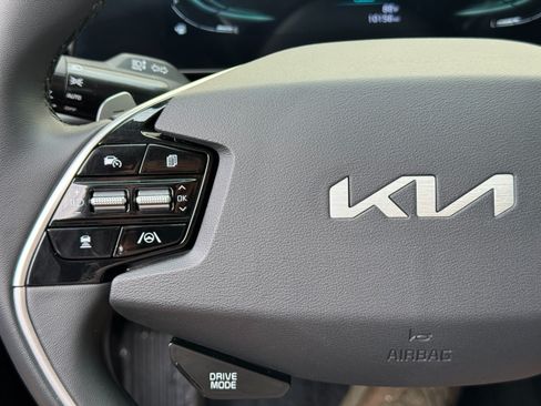Used 2024 Kia Niro EX FWD image 19
