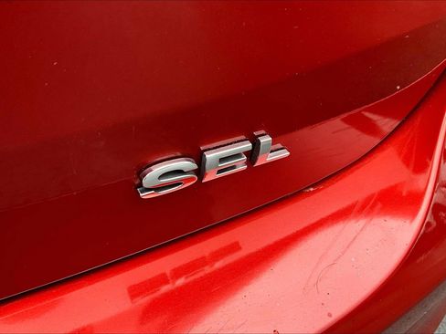 Used 2018 Ford Focus SEL FWD image 25