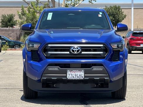 Certified 2025 Toyota Tacoma SR5 AWD/4WD image 11