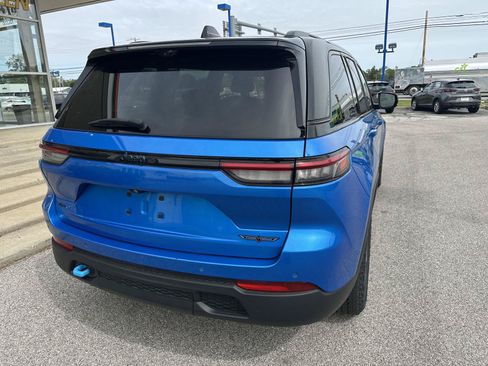 Used 2022 Jeep Grand Cherokee Trailhawk w/ Luxury Tech Group III AWD/4WD image 9